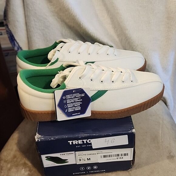 Women's Tretorn Nylite Canvas White-Green size 9.5.   NIB - Picture 1 of 7